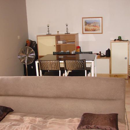 25 Fm 2 D Apartment Coursan Luaran gambar