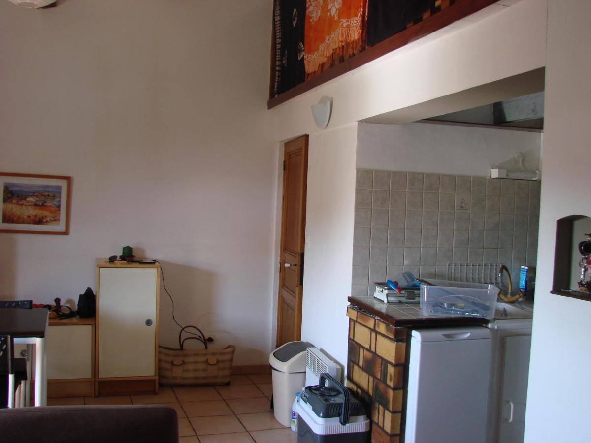 25 Fm 2 D Apartment Coursan Luaran gambar